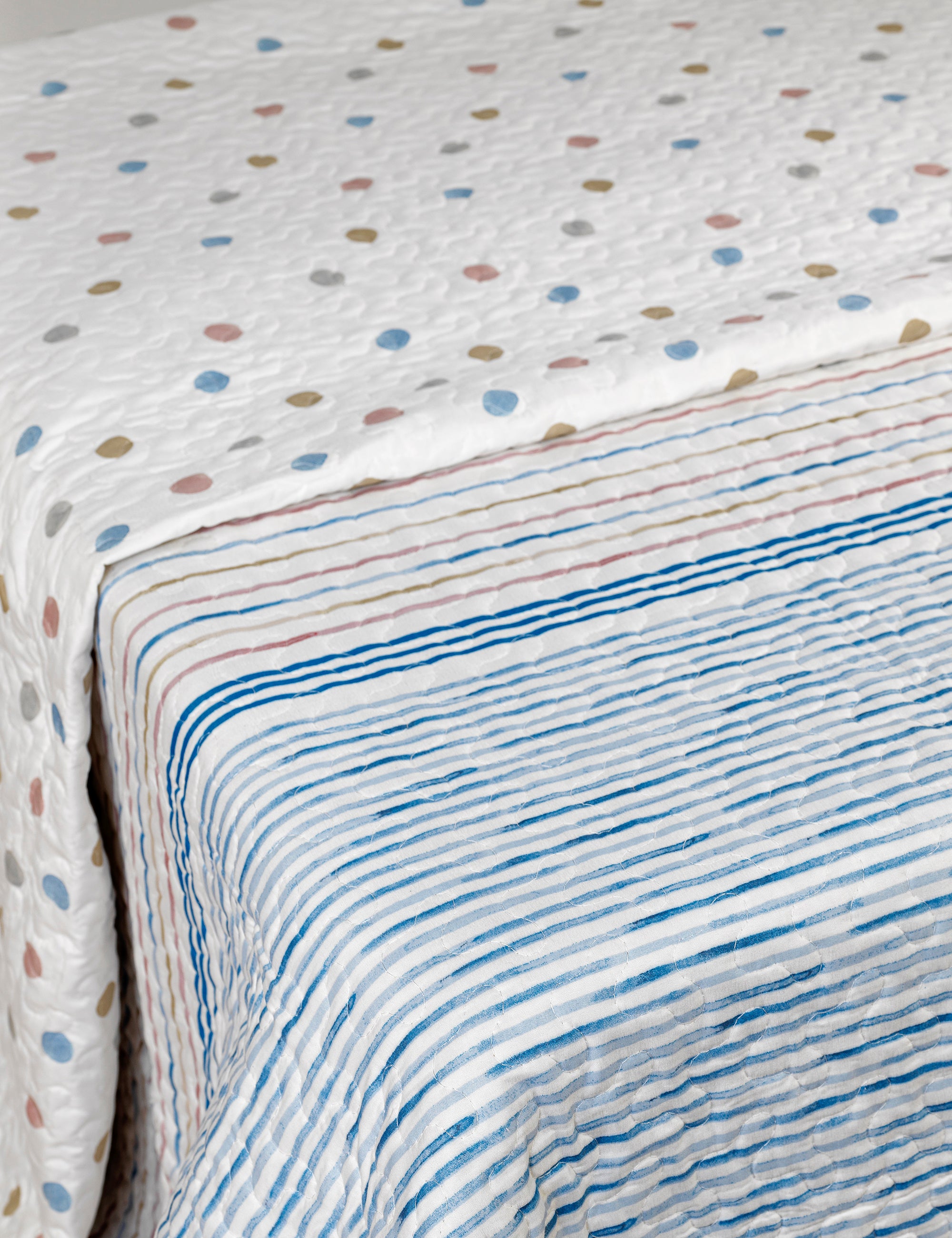 COLCHA BOUTI REVERSIBLE RAYAS/TOPOS